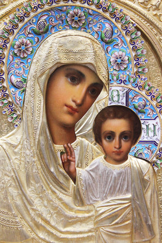 Фабрика Алексеева И.А. (1876-1912)
Антикварная икона "Богоматерь Казанская" в окладе с эмалью - фото 3