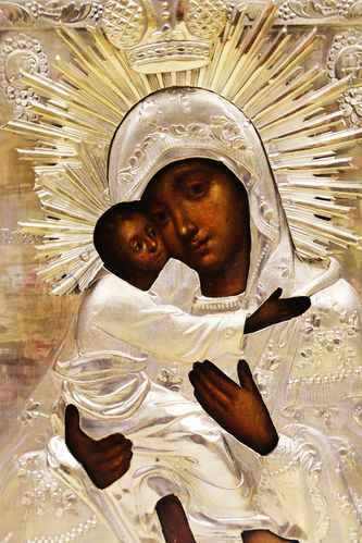 Антикварная икона "Богоматерь Владимирская" в окладе с короной - фото 2