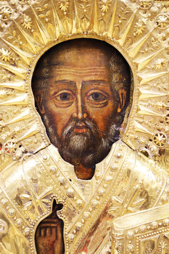 Старинная икона "Святой Николай Чудотворец" в серебряном окладе - фото 2