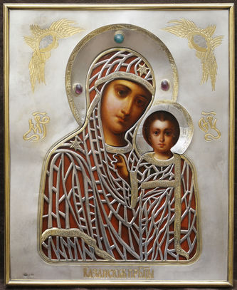 Мастер Смирнов Дмитрий Лукич
Старинная икона "Казанская Богоматерь" в окладе с камнями в стиле модерн