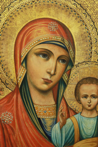 Старинная храмовая икона "Богоматерь Казанская" с орнаментом на золотом фоне - фото 2