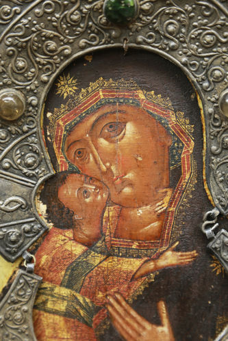 Старинная икона "Богоматерь Владимирская" с венцом, цатой и камнями - фото 3