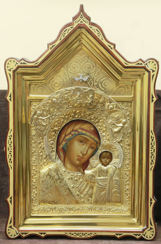 Старинная икона "Богоматерь Казанская" в рельефном окладе