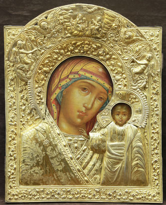 Старинная икона "Богоматерь Казанская" в рельефном окладе - фото 2