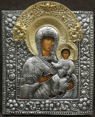 Старинная икона "Богоматерь Смоленская" в пышном барочном окладе