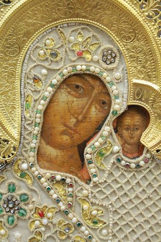 Старинная икона "Богоматерь Казанская" в окладе с бисером, камнями и жемчугом - фото 2