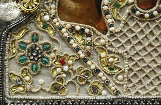 Старинная икона "Богоматерь Казанская" в окладе с бисером, камнями и жемчугом - фото 3